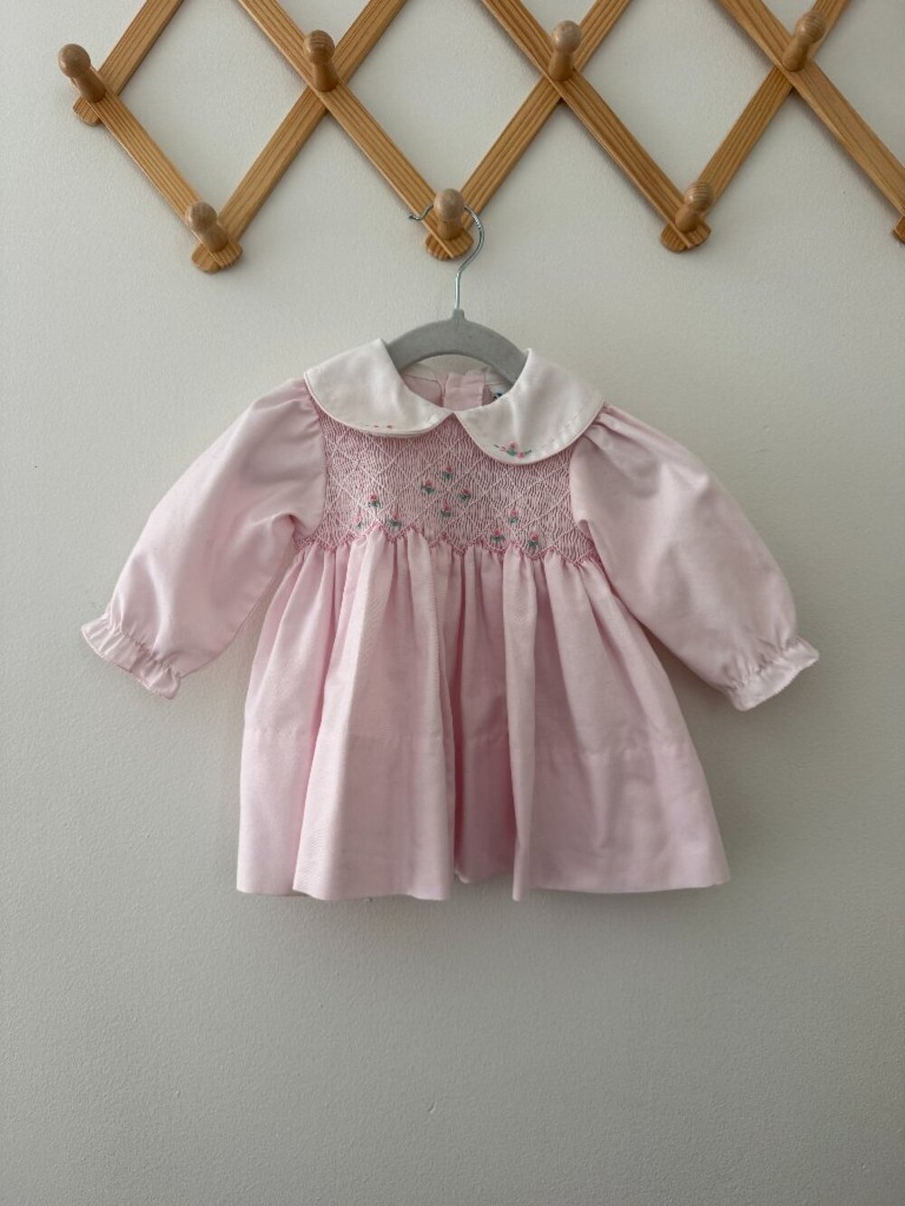 Vintage baby girl hand smocked dress white peter pan collar in size 9 month